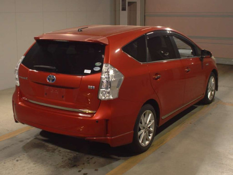 2014 Toyota Prius alpha ZVW41W[1]