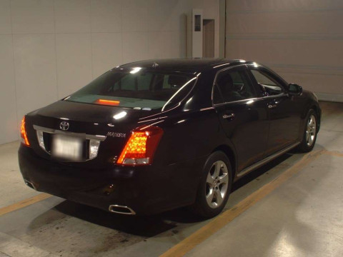 2010 Toyota Crown Majesta URS206[1]