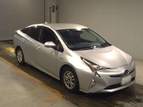 2018 Toyota Prius ZVW50[2]