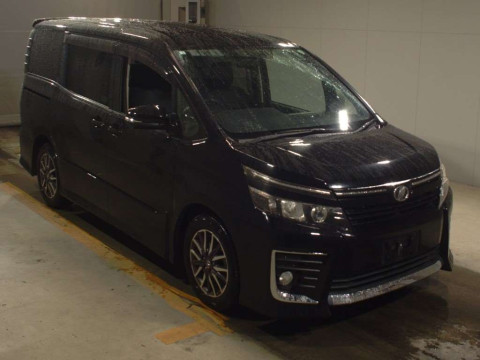 2014 Toyota Voxy ZRR80W[2]