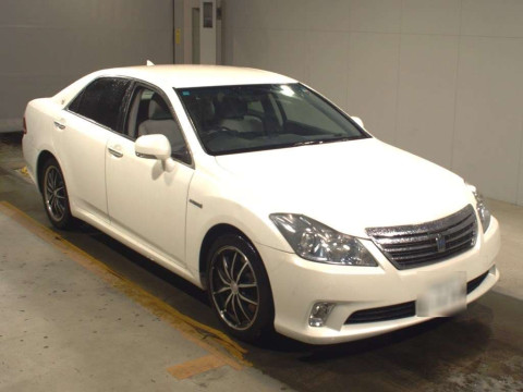 2010 Toyota Crown Hybrid GWS204[2]