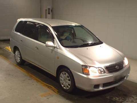 2002 Toyota Gaia ACM10G[2]