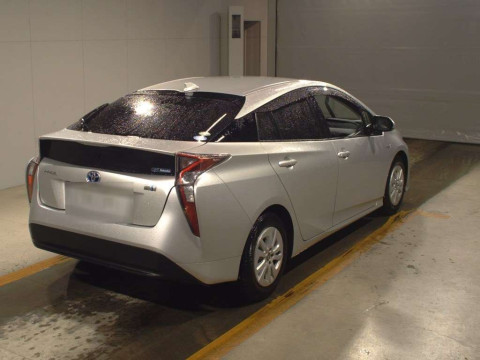 2016 Toyota Prius ZVW50[1]