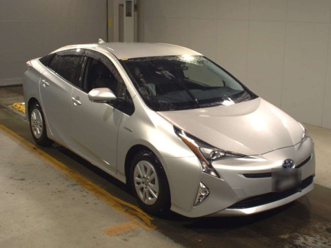 2016 Toyota Prius ZVW50[2]