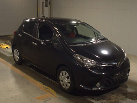 2016 Toyota Vitz NSP130[2]