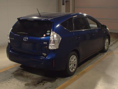 2013 Toyota Prius alpha ZVW40W[1]