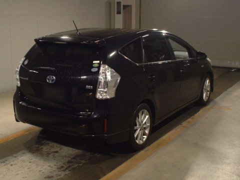 2012 Toyota Prius alpha ZVW41W[1]