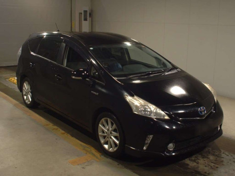 2012 Toyota Prius alpha ZVW41W[2]