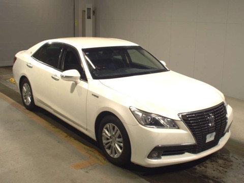 2013 Toyota Crown Hybrid AWS210[2]