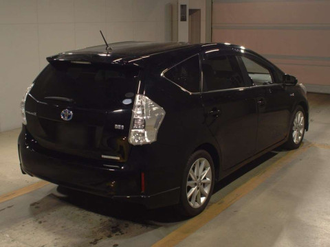 2012 Toyota Prius alpha ZVW41W[1]