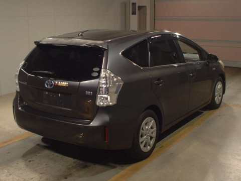 2011 Toyota Prius alpha ZVW40W[1]