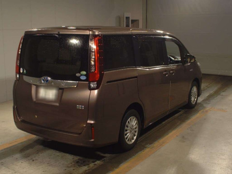 2015 Toyota Noah ZWR80G[1]