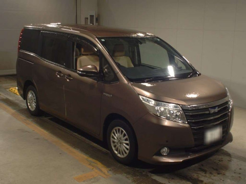 2015 Toyota Noah ZWR80G[2]