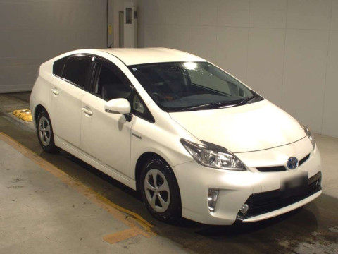 2015 Toyota Prius ZVW30[2]