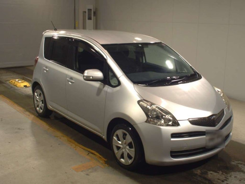 2010 Toyota Ractis NCP100[2]