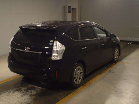 2014 Toyota Prius alpha ZVW41W[1]