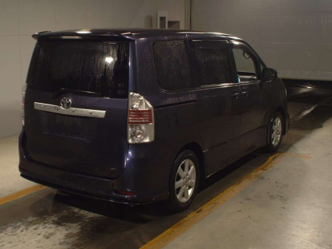 2008 Toyota Voxy ZRR70W[1]