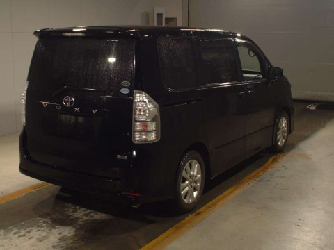 2010 Toyota Voxy ZRR70W[1]