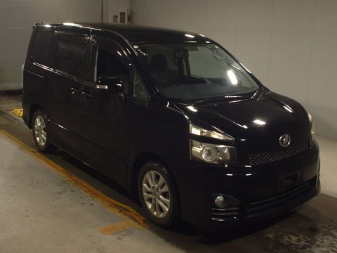 2010 Toyota Voxy ZRR70W[2]