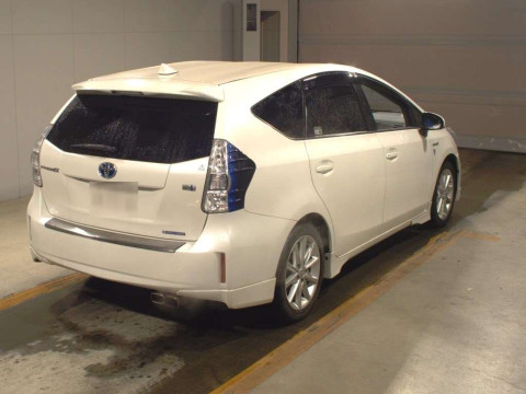 2011 Toyota Prius alpha ZVW41W[1]