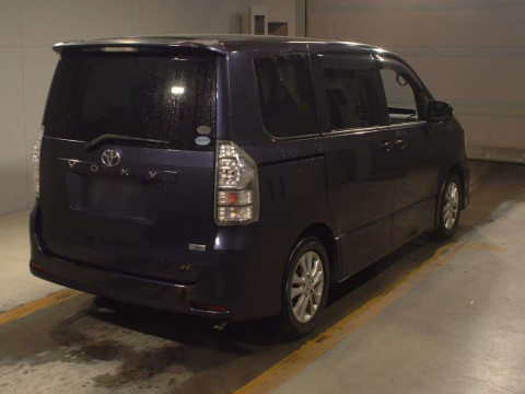 2012 Toyota Voxy ZRR70W[1]