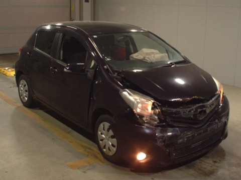 2013 Toyota Vitz NSP130[1]