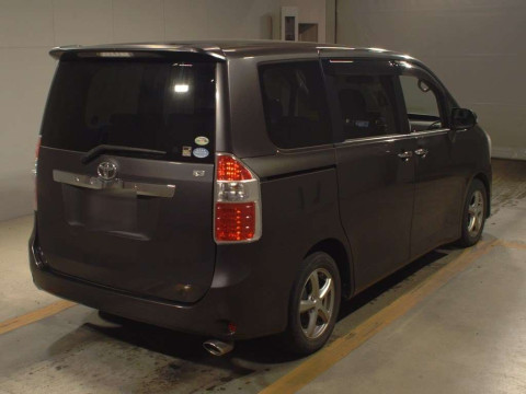 2009 Toyota Noah ZRR70G[1]