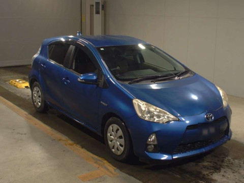 2012 Toyota Aqua NHP10[2]