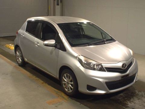 2014 Toyota Vitz KSP130[2]