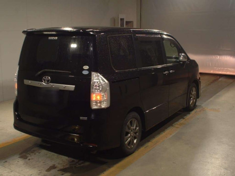 2011 Toyota Voxy ZRR70W[1]