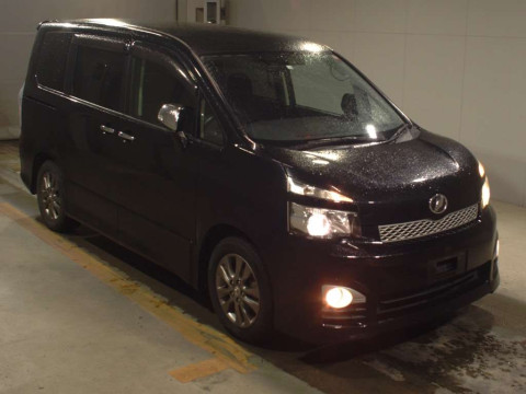 2011 Toyota Voxy ZRR70W[2]