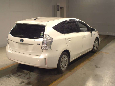 2012 Toyota Prius alpha ZVW41W[1]