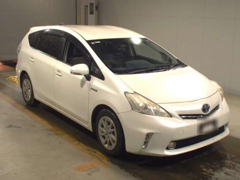 2012 Toyota Prius alpha ZVW41W[2]