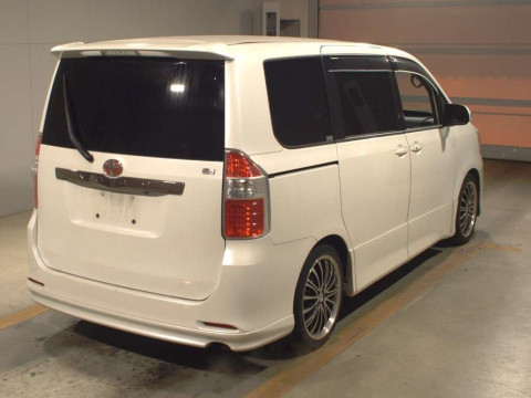 2008 Toyota Noah ZRR70W[1]