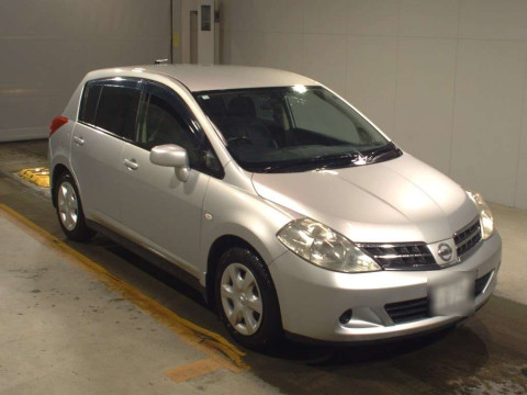 2010 Nissan Tiida C11[2]