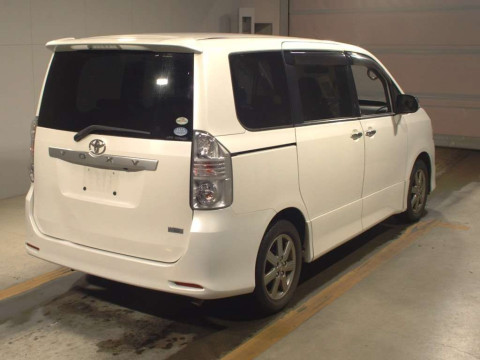 2009 Toyota Voxy ZRR70W[1]