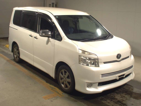 2009 Toyota Voxy ZRR70W[2]