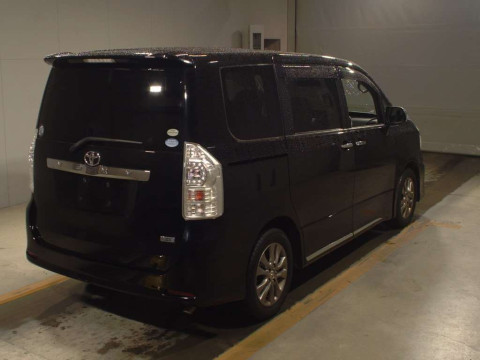 2012 Toyota Voxy ZRR70W[1]