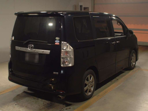 2009 Toyota Voxy ZRR70W[1]