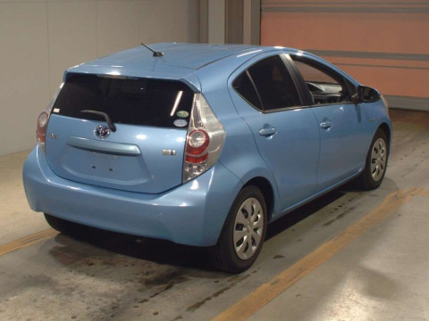 2014 Toyota Aqua NHP10[1]