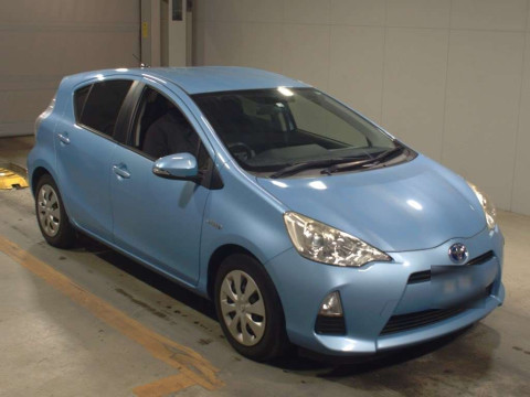 2014 Toyota Aqua NHP10[2]