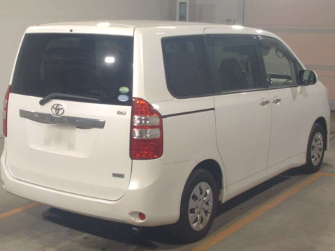 2012 Toyota Noah ZRR70G[1]