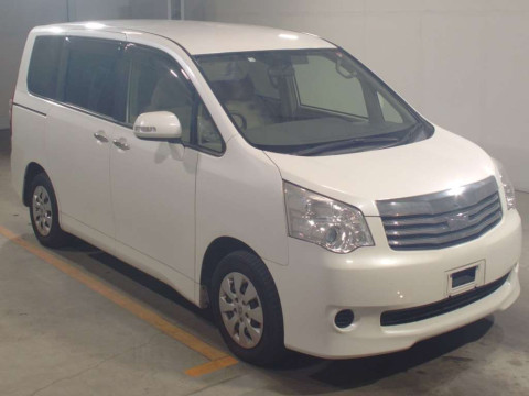 2012 Toyota Noah ZRR70G[2]