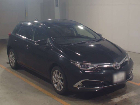 2017 Toyota Auris NZE181H[2]