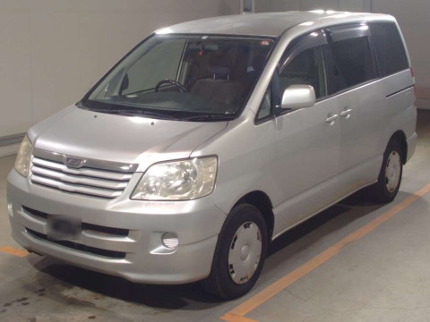 2002 Toyota Noah AZR60G[0]