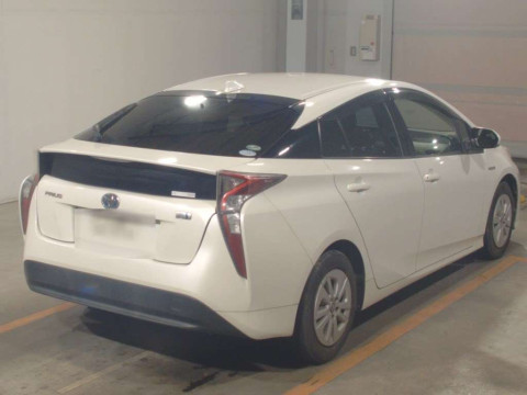 2016 Toyota Prius ZVW50[1]