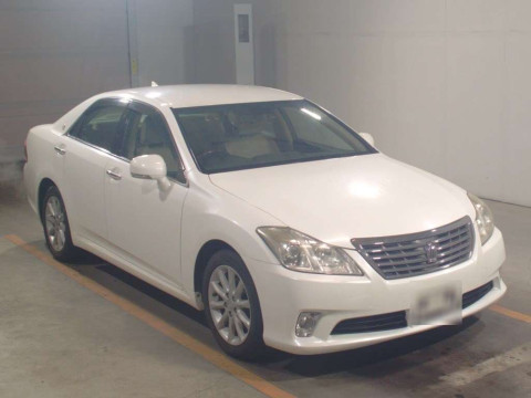 2010 Toyota Crown GRS202[2]