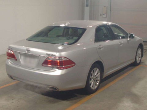 2010 Toyota Crown GRS202[1]