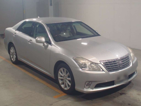 2010 Toyota Crown GRS202[2]