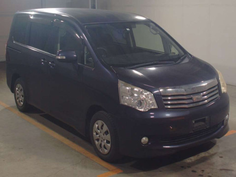 2012 Toyota Noah ZRR70G[2]